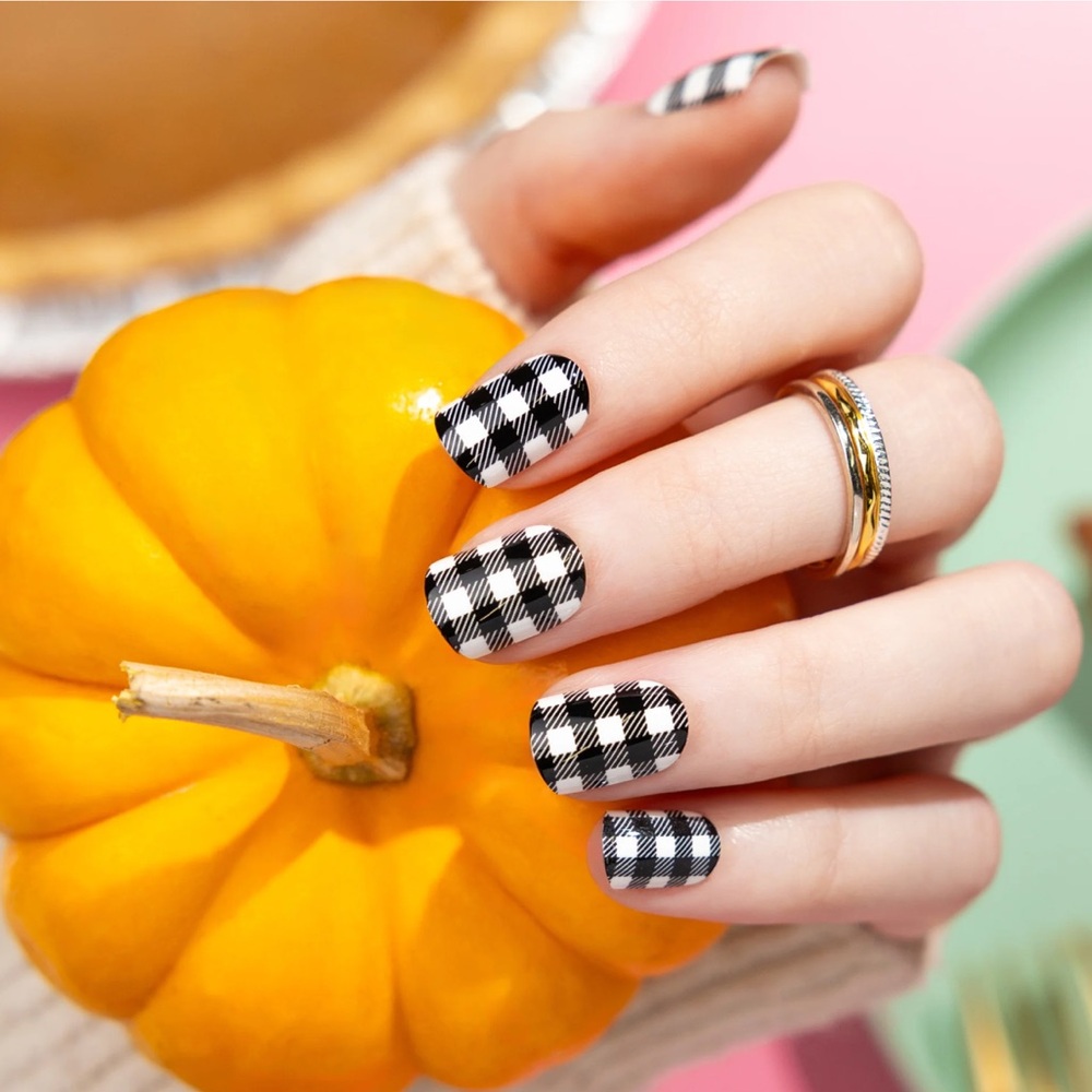 🖤🤍NEW Red Aspen nail dashes
